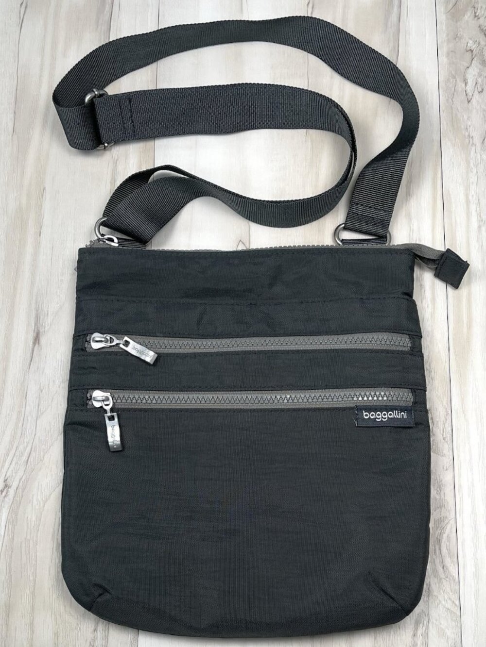 BAGGALLINI Gray Nylon Crossbody Bag Purse Handbag 10"x11" Multiple Pockets EUC